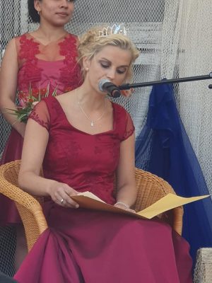 Garnalenkoningin Stephanie Muller leest de troonrede