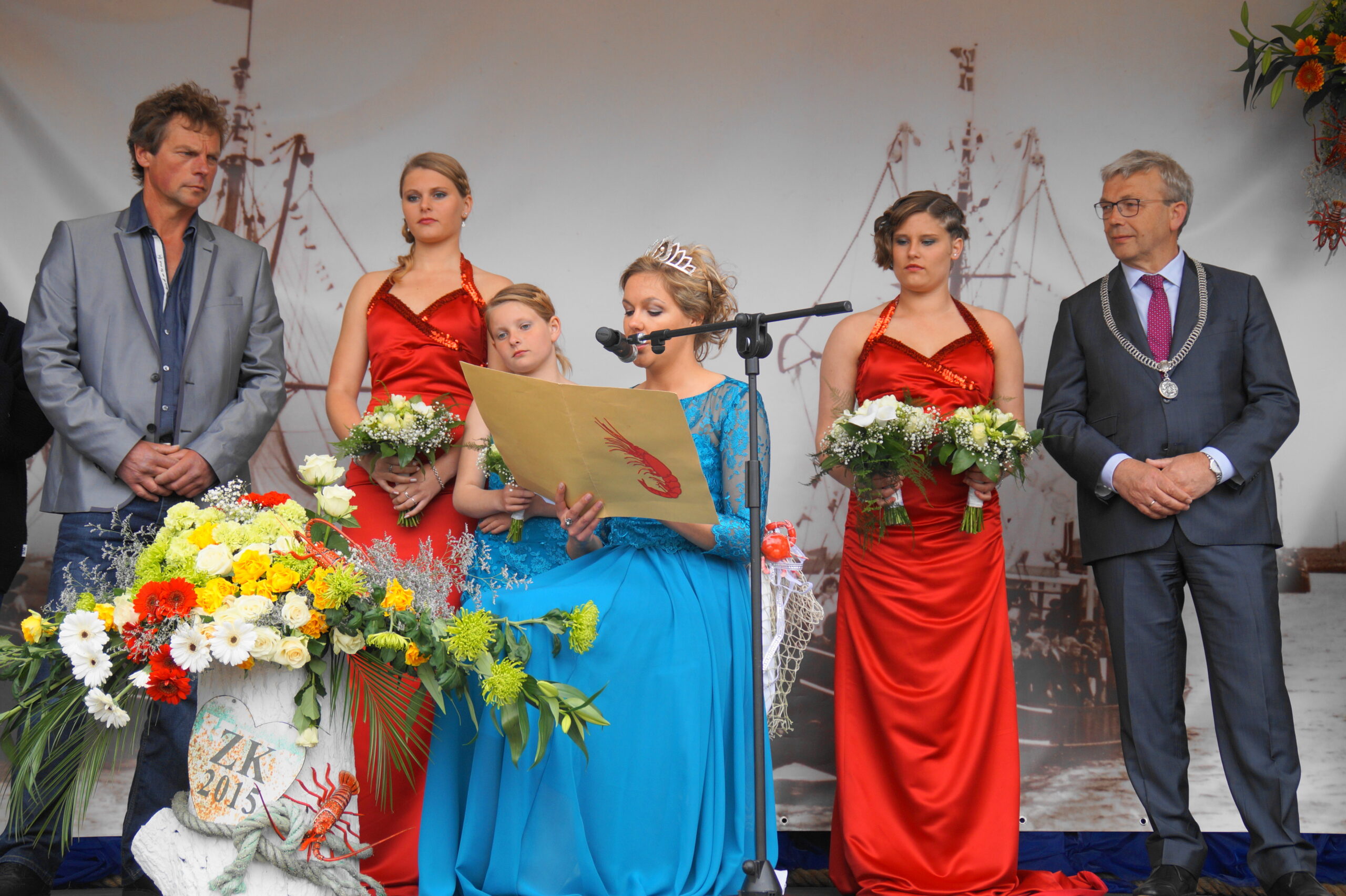 Garnalenkoningin Manon Postma leest de troonrede